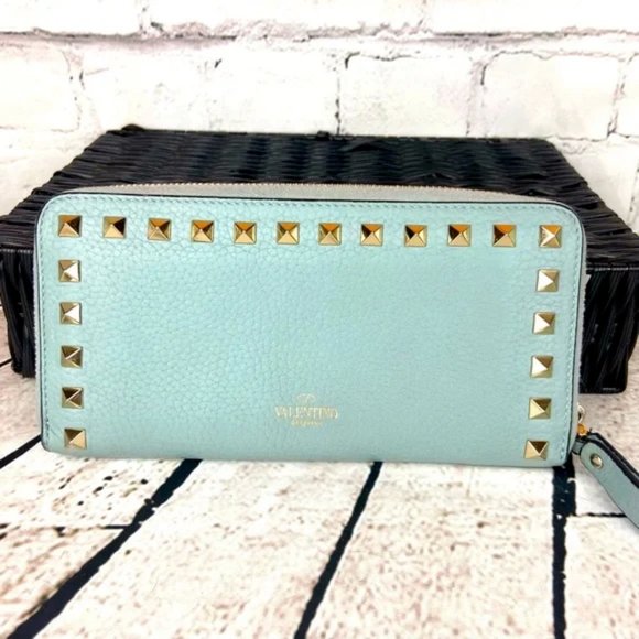 Valentino ROCKSTUD Garavani ZIPPY Zip around  long WALLET GREAT! - Picture 1 of 16